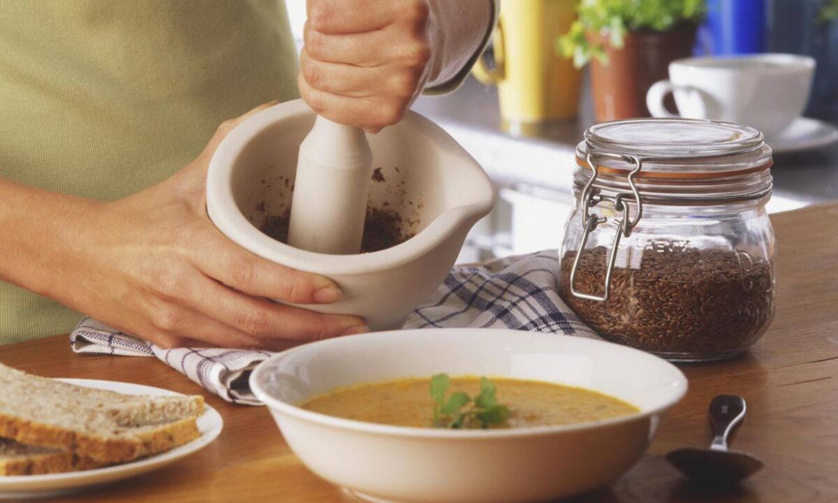 Даданне льнянога насення ў суп для добрай працы кішачніка